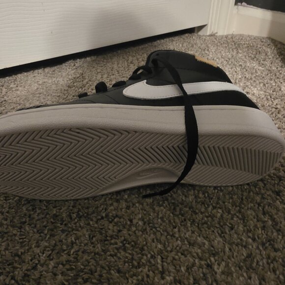 Nike Men's Shoes - Picture 3 of 4